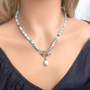 Collier en amazonite et perles d'eau douce, fermoir à bascule, collier de perles avec breloque, bijoux en pierres précieuses dorées ou argentées