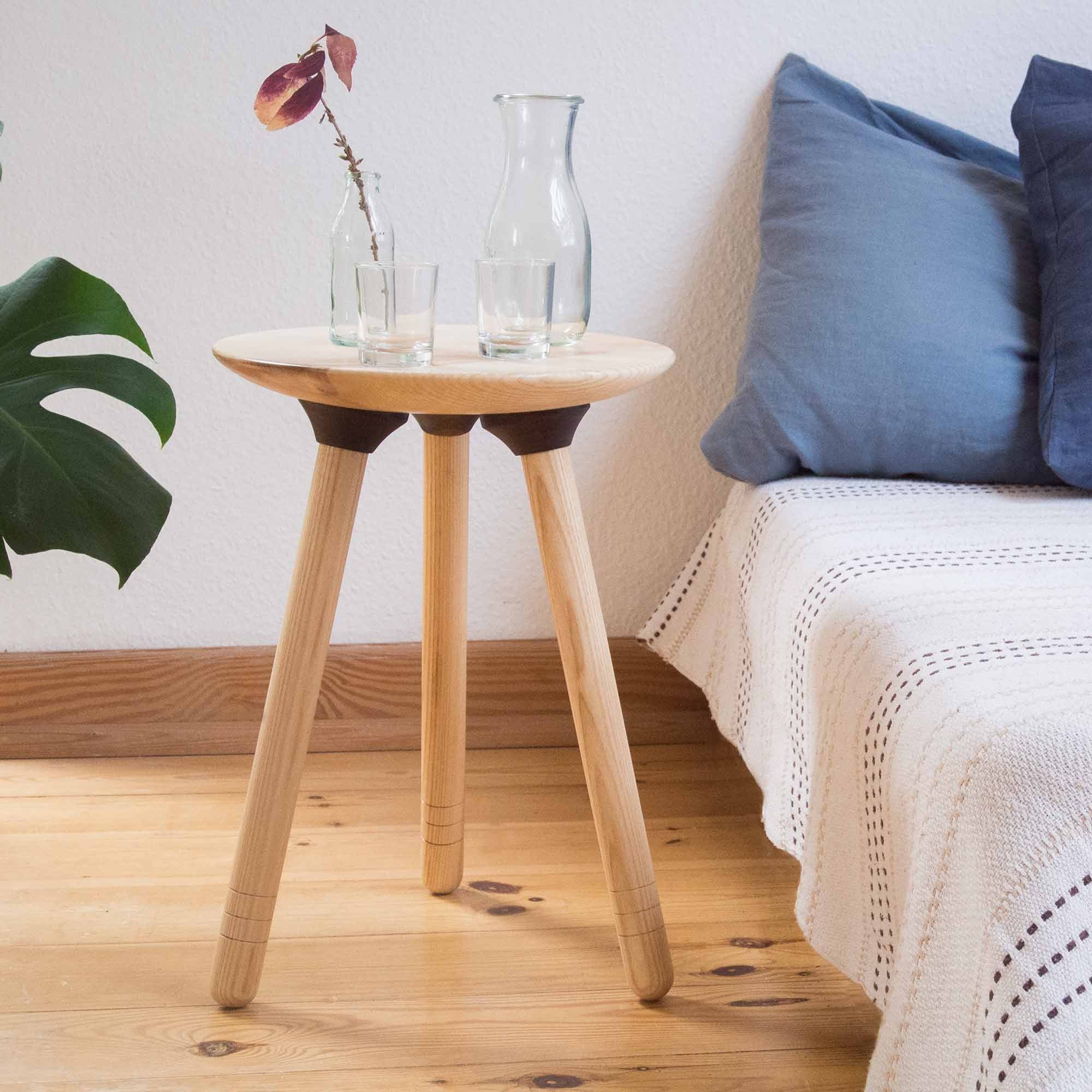 Hono 4 - Tabouret Tourné à La Main en Bois de Frêne et Noyer