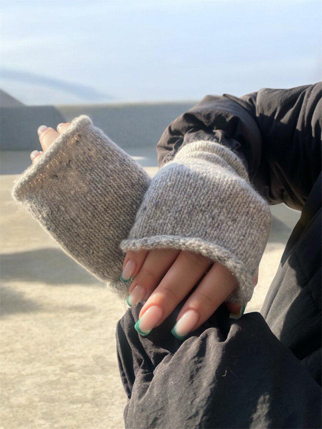 Luxurious Cashmere Fingerless Gloves: Cozy Wrist Warmers for Women