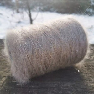 Fil beige doux de sequins de kid mohair sur cône, fil de paillettes de mohair par 100 grammes / 3,52 oz, tricot à la main, fil de crochet