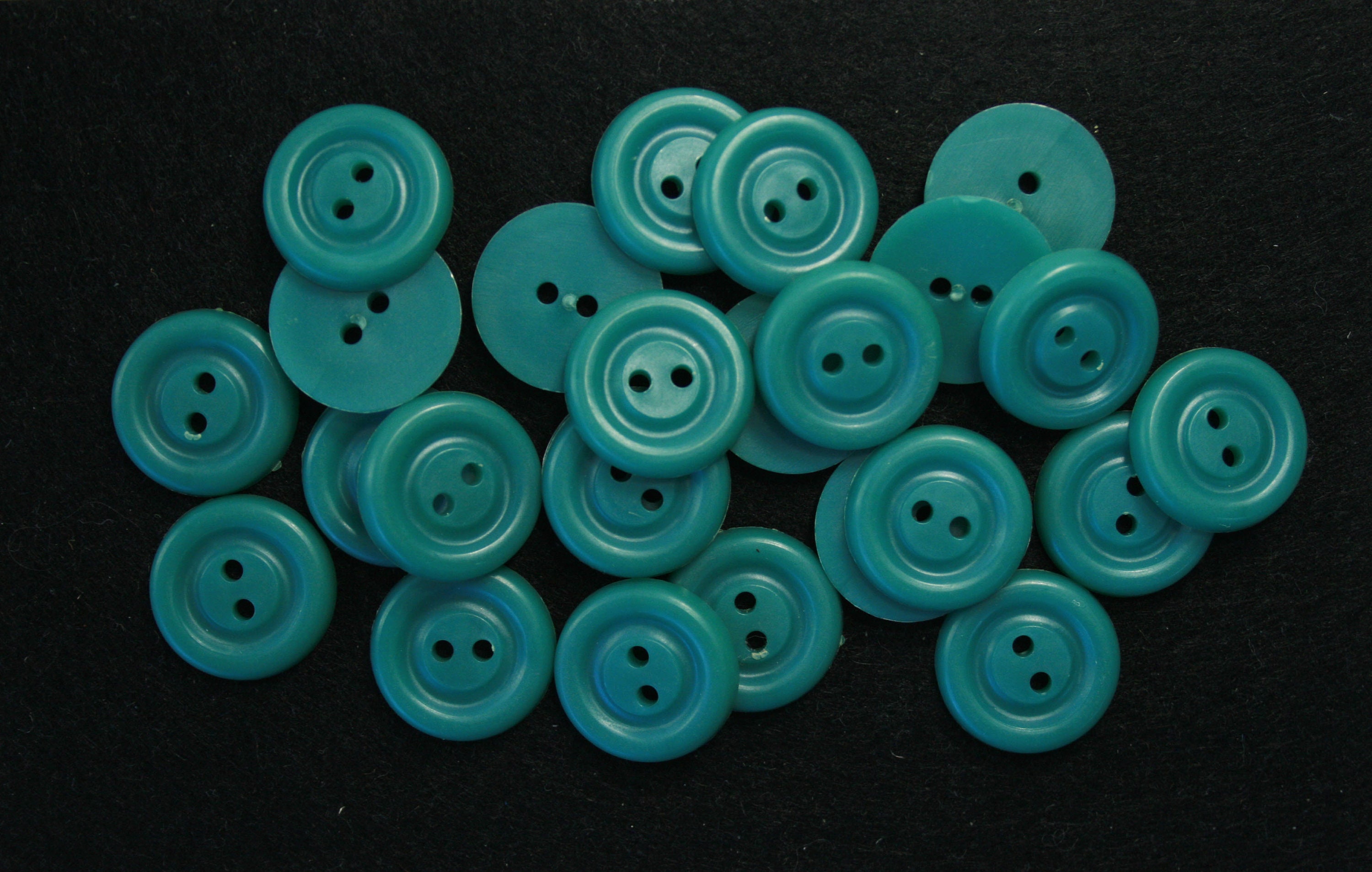 Green Vintage sewing buttons 25 plastic old round buttons Etsy