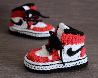 Crochet PATTERN. baby sneakers.