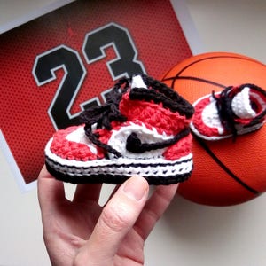 Crochet PATTERN. baby sneakers. image 4