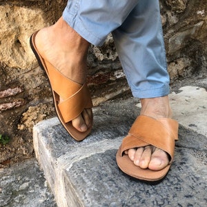 Herensandalen X, leren sandalen, X-sandalen, slippers, platte sandalen, bruine sandalen, cadeau voor hem, gemaakt van echt leer in Griekenland.