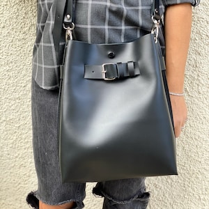 Sac seau en cuir, sac à main en cuir noir, sac à bandoulière, sac à bandoulière en cuir, cadeau pour elle, fabriqué en Grèce.