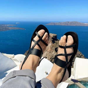 Sandales à bride arrière, sandales en cuir pour hommes, sandales grecques, sandales d'été, sandales pour hommes, fabriquées à partir de cuir véritable en Grèce. Noir