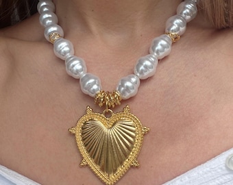 Grand collier coeur, pendentif coeur en or, pendentif amour, collier de perles synthétiques, bijoux tendance.