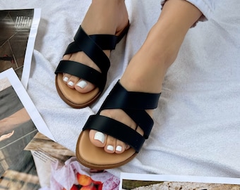 Sandales en cuir pour femme, mules, sandales en cuir noir, sandales croisées, cadeau pour elle, fabriquées à partir de cuir pleine fleur, en Grèce.