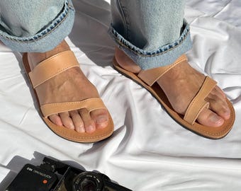 Sandalias para hombre, sandalias griegas de piel, zapatos de playa para el verano.