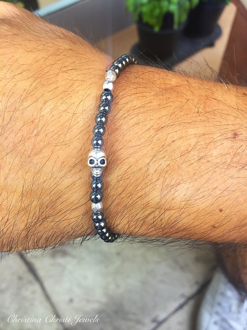 Bracelet tête de mort pour homme, bracelet perlé pour homme, breloque tête de mort, cadeau pour lui, fabriqué en Grèce par Christina Christi. image 5