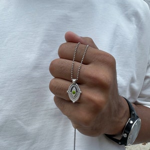 Zilveren boze oog-ketting heren – minimalistische beschermende hanger – roestvrijstalen sieraden – cadeau voor hem – ketting voor dagelijks gebruik