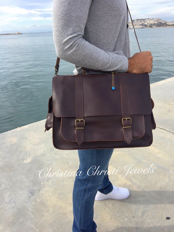 Share more than 58 17 inch laptop bag leather best - in.duhocakina