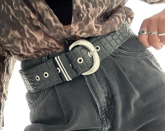 Vintage Y2K leather hip Belt Ivory silver buckle Made In Canada Sz S oversized Vintage White Leather Belt Big Silver Buckle 90s Y2K Waist  main image 4
