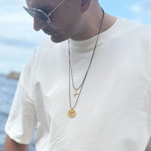 Gold Halsketten Männer, Sonne Halskette Männer, Schichtung Halsketten Männer, Herren Halskette, Charme Halsketten Männer, Geschenk für Ihn, Made in Griechenland.