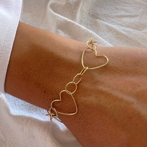 Gold Heart Bracelet, Minimalist Jewelry Gift for Her, Dainty Adjustable Bracelet, Handmade Everyday Piece, Romantic Gold Charm