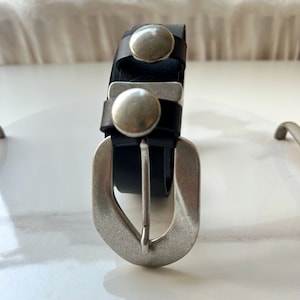 【関税込み】KHAITE タン Benny With Studs ベルト Khaite The Benny Studded Leather Belt | Saks Fifth Avenue