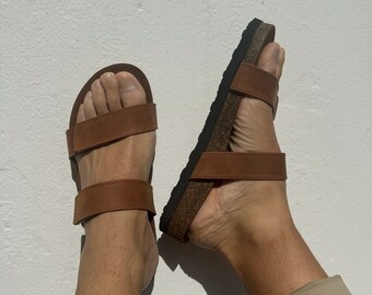 Sandalias deslizantes de cuero para hombres, sandalias marrones, sandalias para hombres, sandalias sin cordones, sandalias griegas, zapatos de verano, hechos de cuero de plena flor.