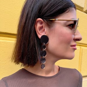 Lange oorbellen, bruine oorbellen, clipoorbellen, boho-hangers, door Christina Christi.