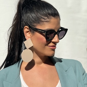 Große Ohrclips, Beige Ohrringe, Ohrclips, Geometrische Ohrringe, Statement Ohrringe, Geschenk für sie, Made in Griechenland.