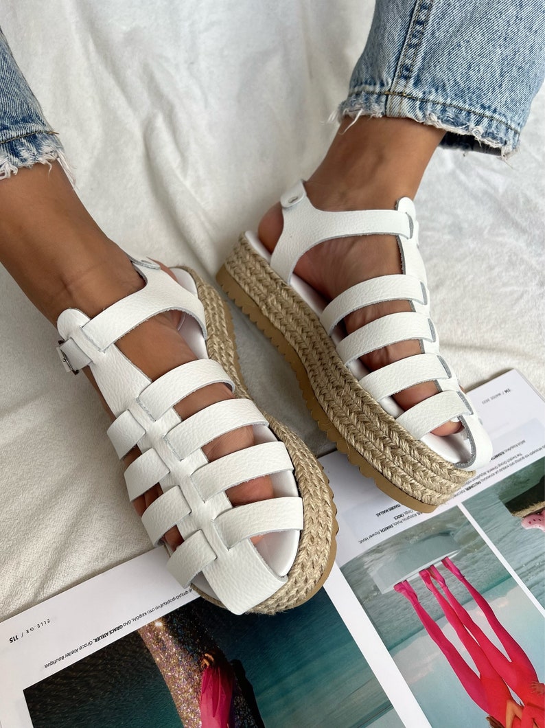 Gladiator-Sandalen für Damen, Ledersandalen, griechische Sandalen, braune Sandalen, Geschenk für Sie, hergestellt aus 100 % echtem Leder. White Wedges