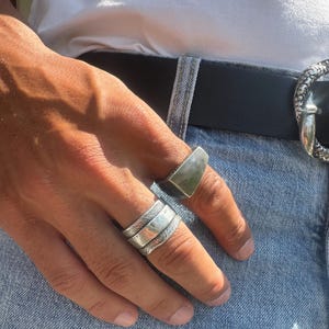 Anillos anchos para hombre, anillo para hombre hecho a mano, banda de plata moderna, anillo para hombre, ajuste regulable, hecho en Grecia