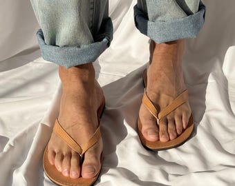 Sandalias de piel para hombre, tipo chancla, ideales para el verano. Fabricadas en Grecia.