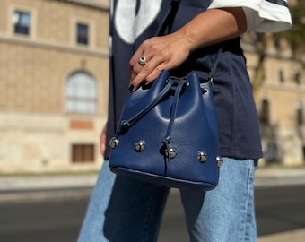 Blaue Beuteltasche, Leder Umhängetasche Frauen, Leder Crossbody Geldbörse, Nieten Tasche,Frauen Handtasche, Vollnarbenleder, Geschenk für Sie.