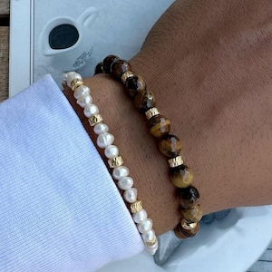 Herenparelsarmband, herenkralenarmbanden, zoetwaterparels, tijgeroogkralenarmband, herensieraden, cadeau voor hem, gemaakt in Griekenland.