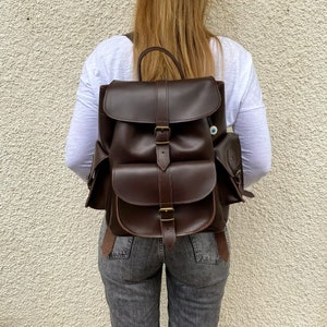 Sac à dos en cuir marron foncé, sac à dos en cuir, sac à dos pour femme, fabriqué en Grèce à partir de cuir pleine fleur, GRAND.