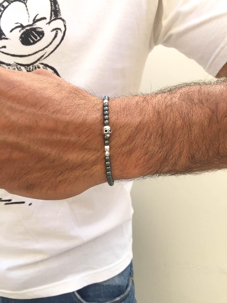 Bracelet tête de mort pour homme, bracelet perlé pour homme, breloque tête de mort, cadeau pour lui, fabriqué en Grèce par Christina Christi. image 1