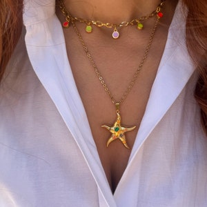 Goldene Seestern-Halskette, Edelstahl-Halskette, Halskette mit Goldsteinen, Layering-Halsketten, Strand-Halskette, Geschenk für Sie, hergestellt in Griechenland. Bild 8