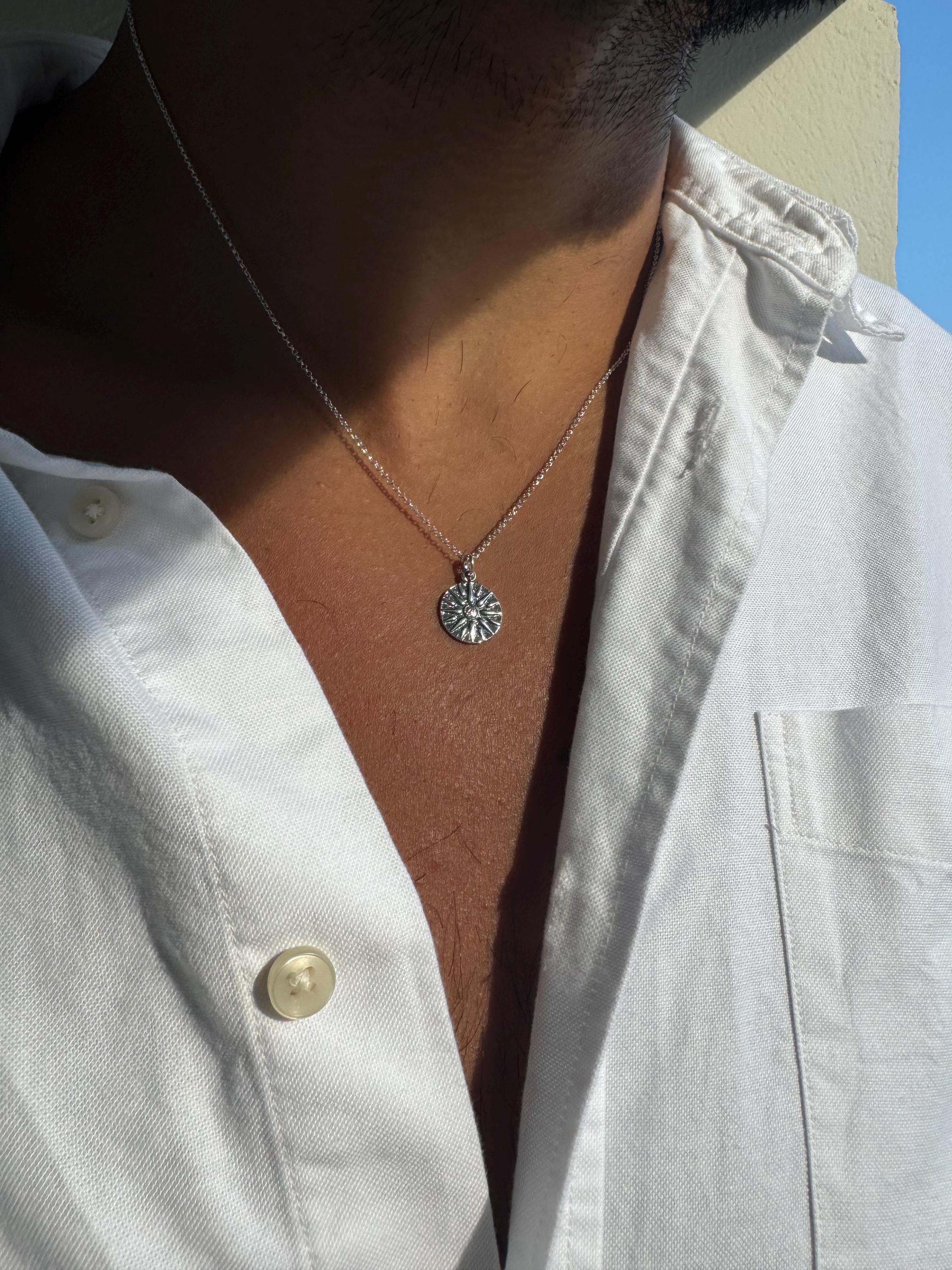 Collier pendentif disque en or : plaqué or 14 carats double couche - France Collier pendentif disque en or : plaqué or 14 carats double couche - France