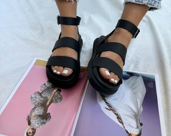 Sandales plates en cuir, sandales pour femme, sandales en cuir, sandales grecques, sandales noires, chaussures d'été, cadeau pour elle, en cuir pleine fleur