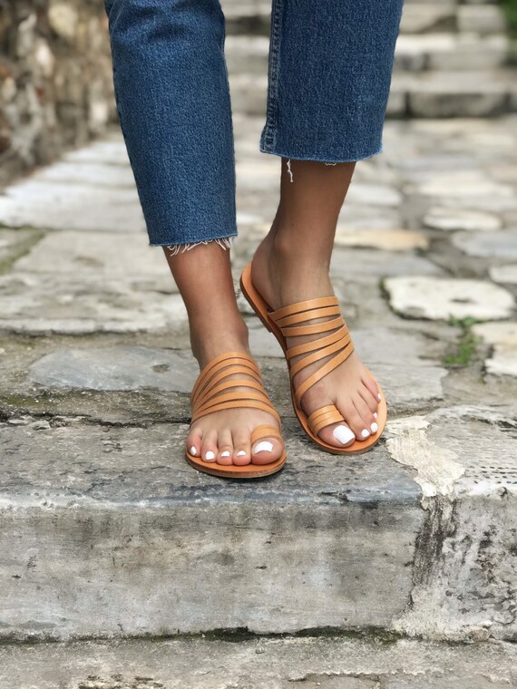 leather strappy sandals flat