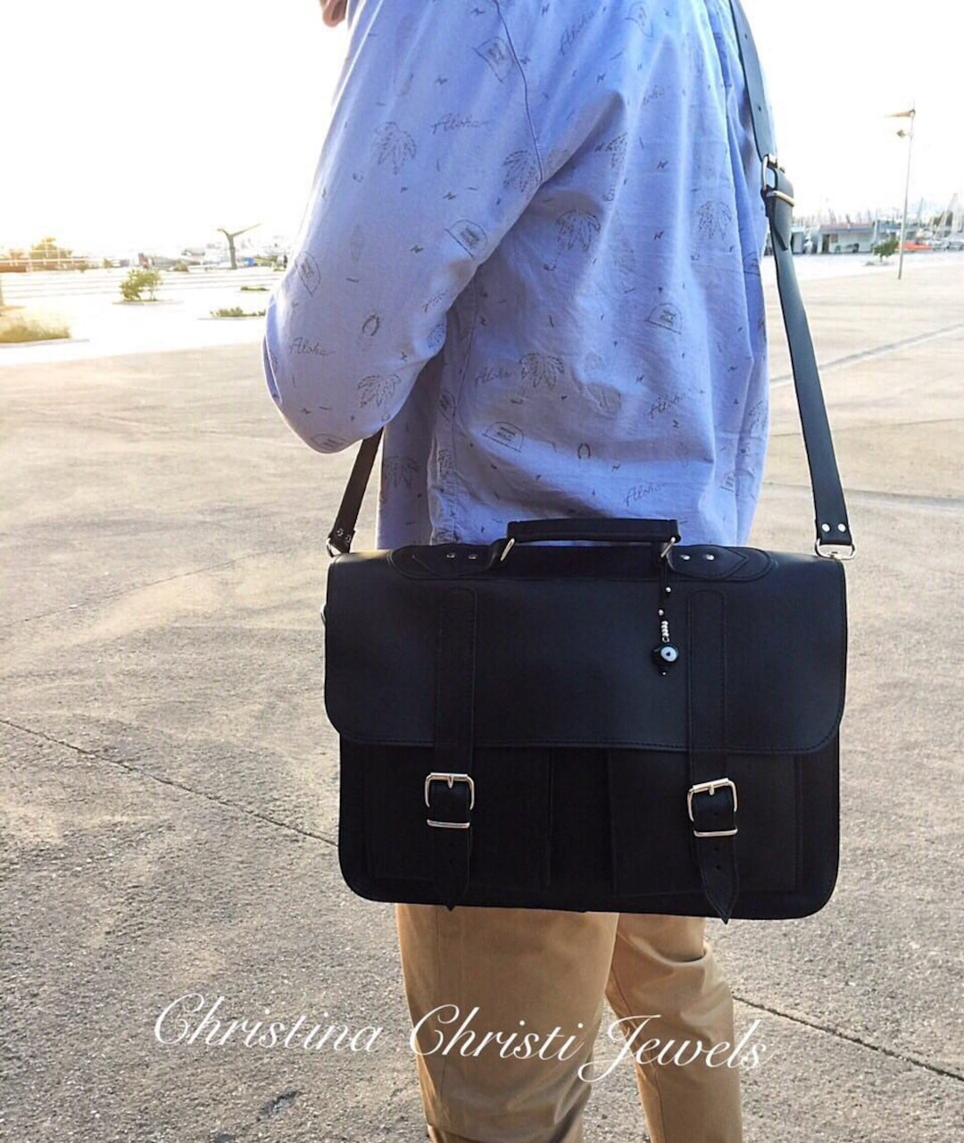 ★MIM the wardrobe★ Monta Crack Leather Messenger Bag Black MIM the wardrobe】MONTA CRACK LEATHER MESSENGER BAG / 2色