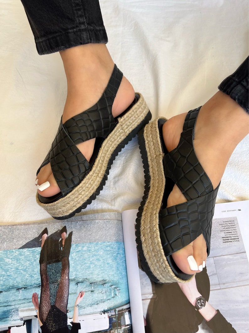 Sandalias hechas a mano, sandalias de cuero negro, sandalias con tira trasera, sandalias con tiras cruzadas, zapatos de verano. imagen 9