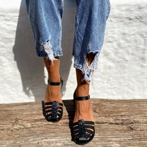 Women Leather Sandals, Women Shoes, Closed Toe Sandals, Black Sandals, Slingback Sandals, Slingback Shoes, Made from Full Grain Leather.