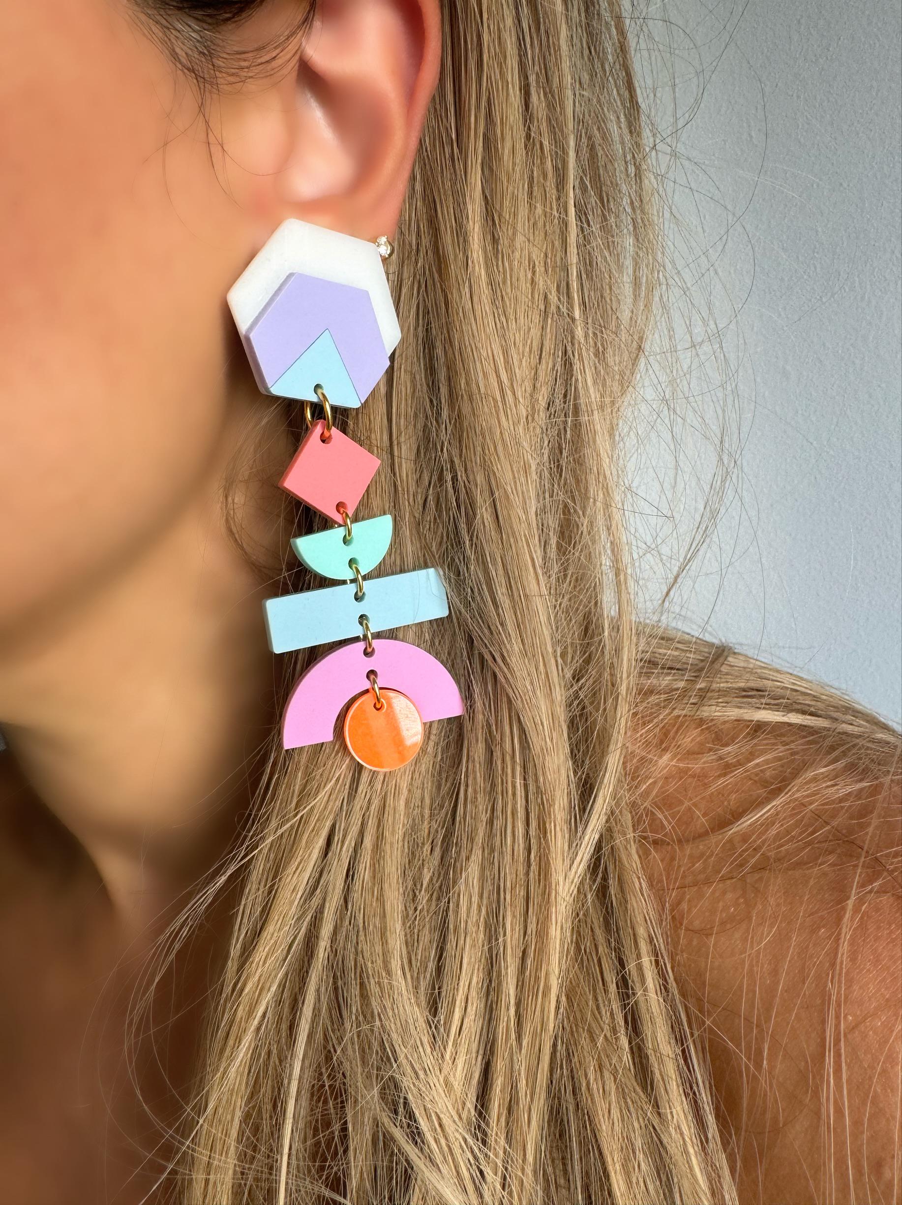 Boucles D'oreilles Clips à Rayures En Plexi Coloré - Occasion | Sans Marque, Design Rétro