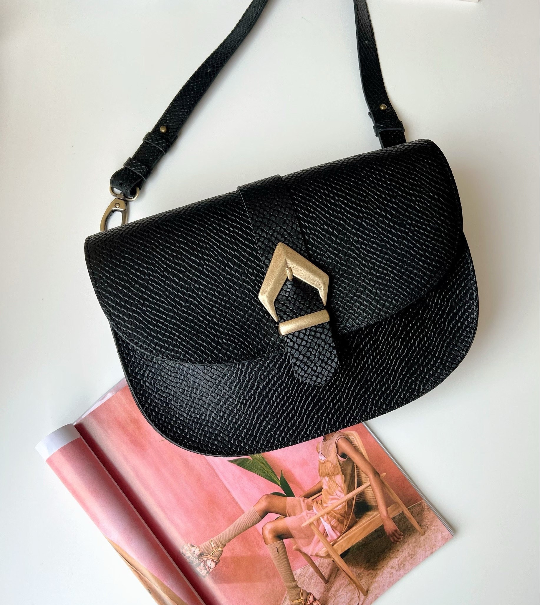 Black Pouch with hand painted Arrows – Pata Lifestyle