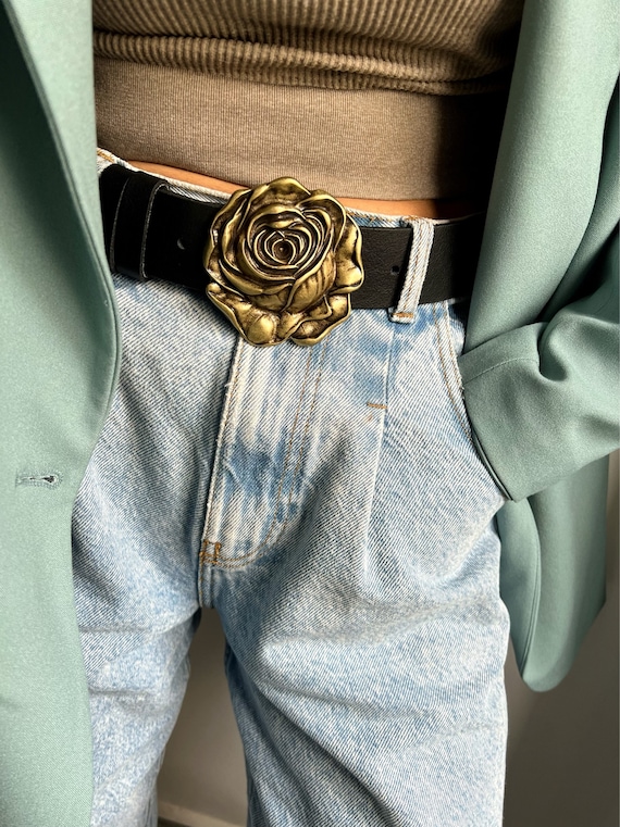 Women\'s S/M Black Leather Belt with Antique Gold Rose Buckle - rare and unique Buy Belt With Rose Gold Buckle | LeatherBeltsOnline.com main image 3