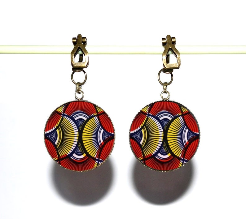 Bronze clip earrings with glass cabochons 画像 1