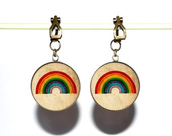 Bronzen oorclips met cabochons van hars * Regenboog *