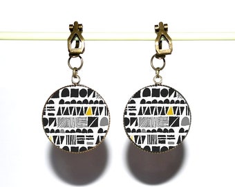 Pendientes de bronce con cabujones de resina * Bonitos patrones en negro y amarillo *