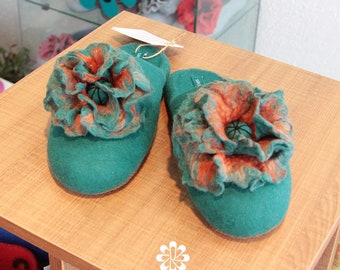 Women&#39;s Custom Made 100% Merino Wool Handmade Felted Slippers