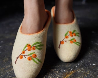 Slippers Handmade Beutiful Shoes Merino Wool Warm Felt Slip-On Shoes Sea buckthorn berries Kyrgyzstan