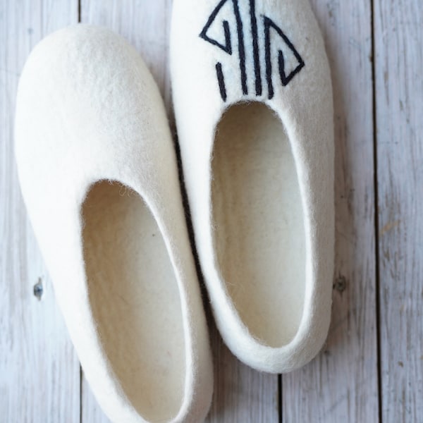 Slippers Kyrgyz Women's Handmade Soft Merino Wool Felt Slip-On White Pattern