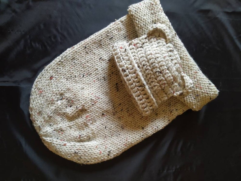 BONNET COCON ou chaussette d'emmaillotage bébé image 1