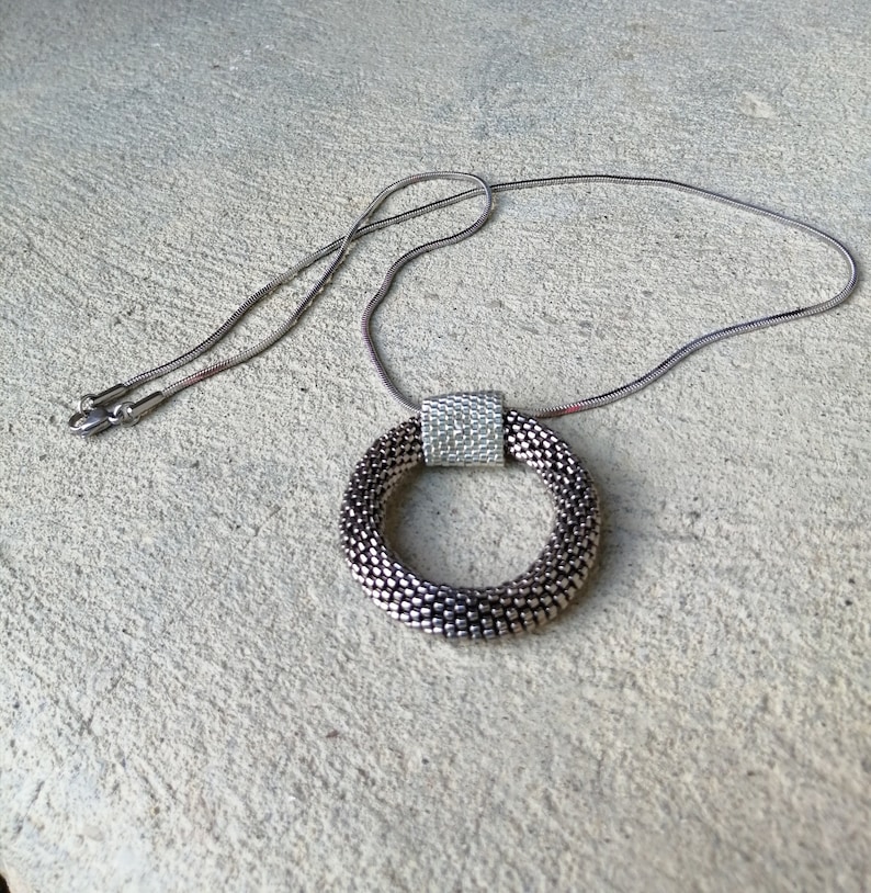 Tata Gisèle - Parure di orecchini e collana con ciondolo in acciaio