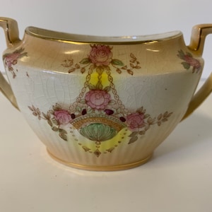 Crown Devon Pretty handled Dish