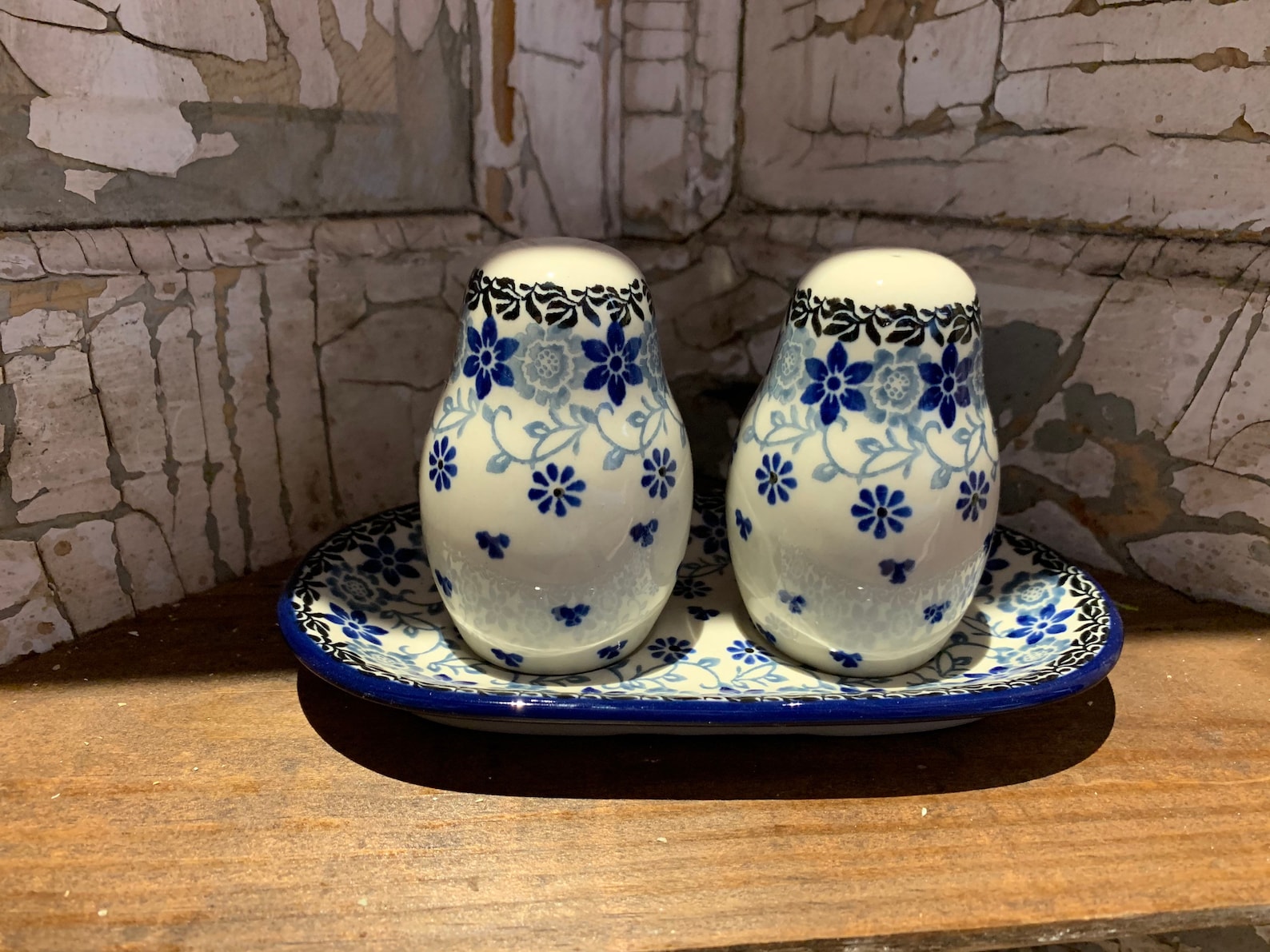 Polish Pottery Salt and Pepper Shaker set with tray